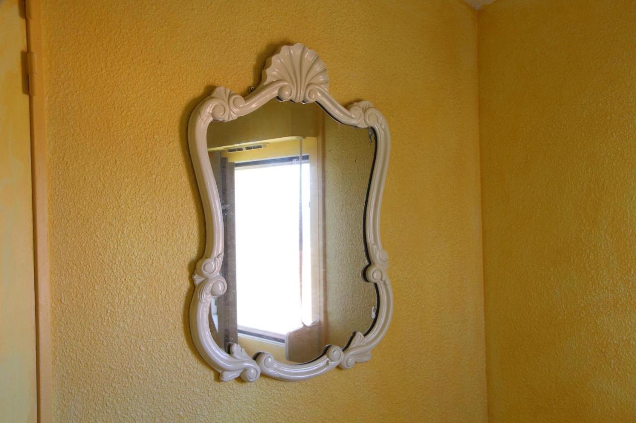 De La Couleur Aux Marquises Apartman La Londe-les-Maures Kültér fotó